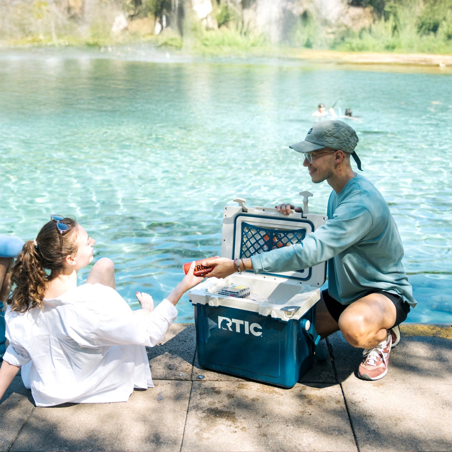 22 QT Ultra-Light Cooler